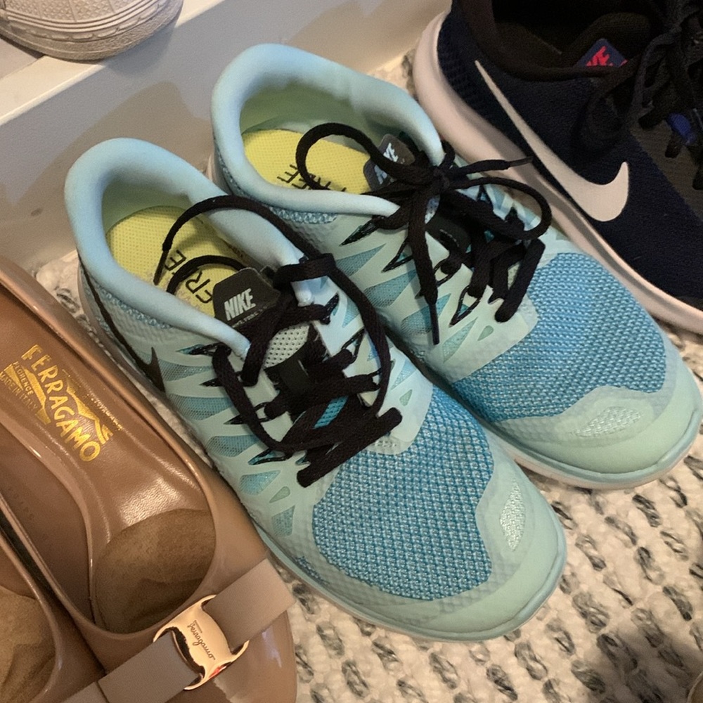 NIKE SHOES - Picture 3 of 6
